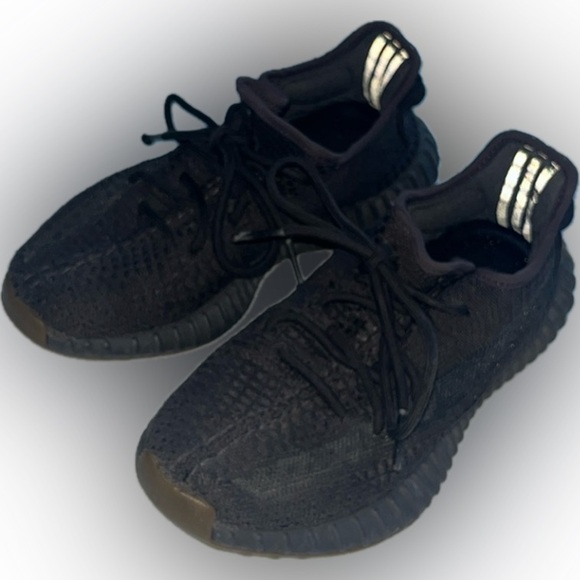 Authentic Yeezy Boost 350 V2 in Cinder.  Big Kids Size 5 or Women’s FY2903 - Picture 3 of 8